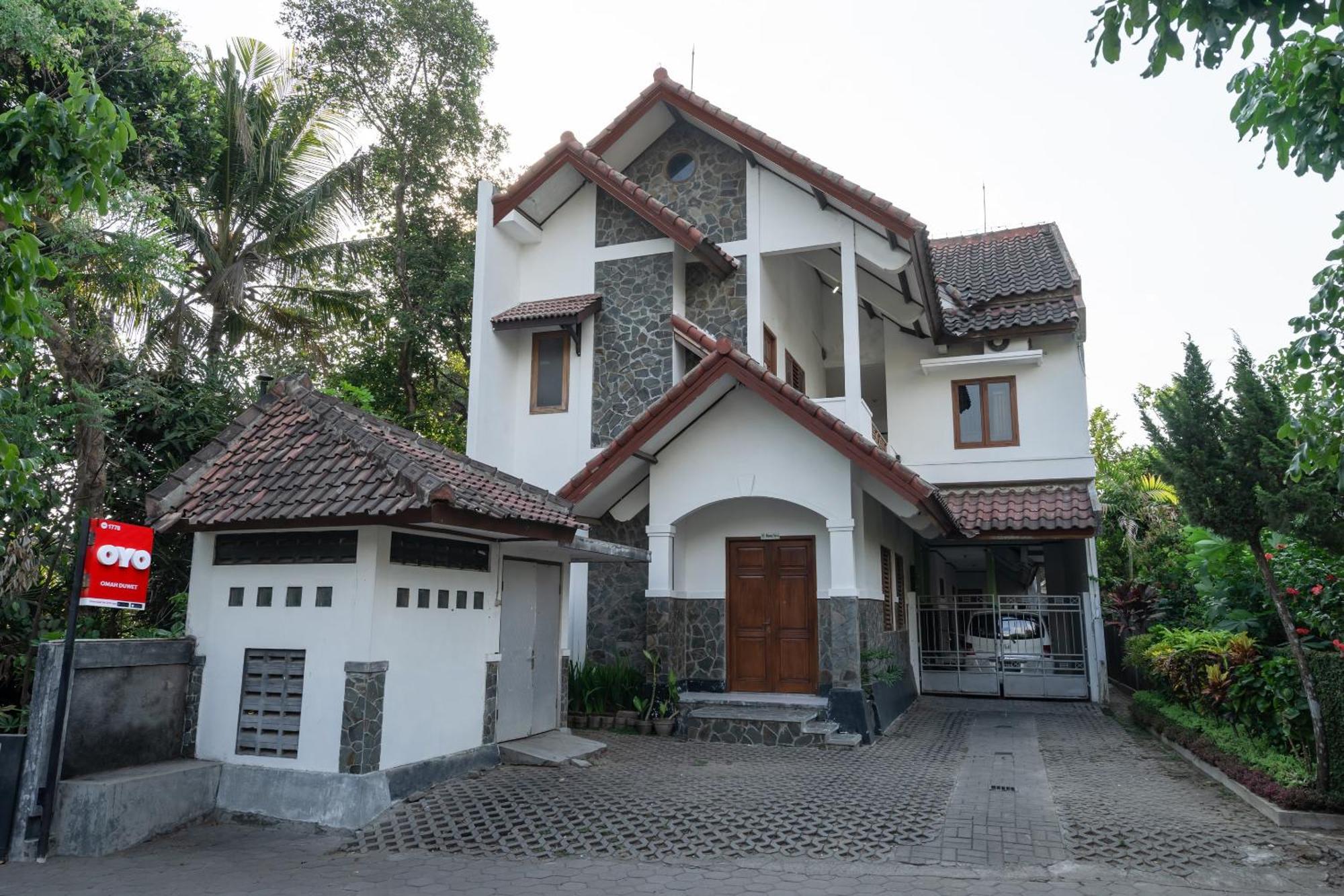 Super Oyo 1778 Omah Duwet Hotel Beran Kidul Ngoại thất bức ảnh